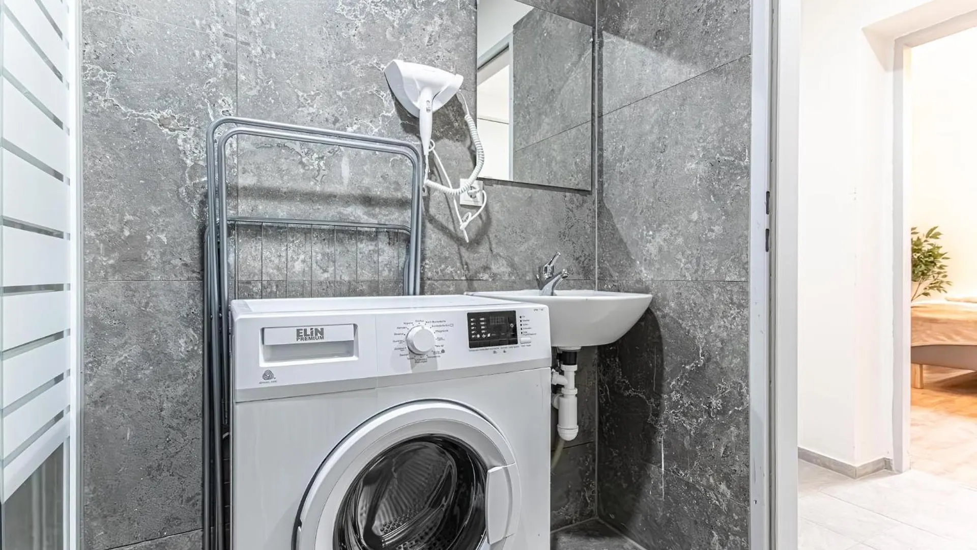 Beautiful Studio Apartment With Great Location Vienna